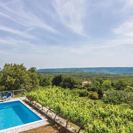 Gorgeous Home In Trget With Outdoor Swimming Pool Holiday home