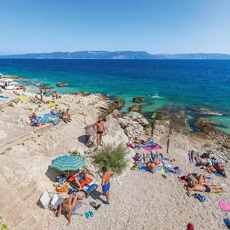 Σπίτι διακοπών Gorgeous In With Outdoor Swimming Pool