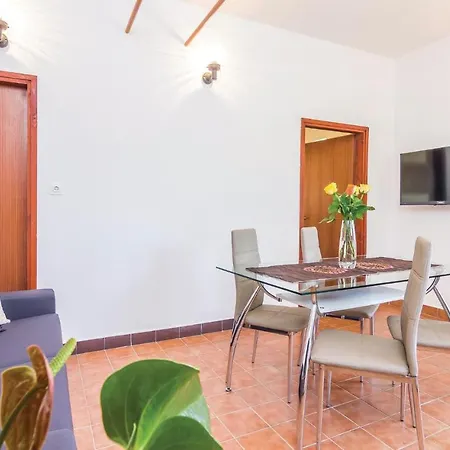 Gorgeous Home In Trget With Outdoor Swimming Pool *