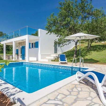 Gorgeous Home In Trget With Outdoor Swimming Pool Holiday home Trget